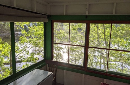 Raymond Cottage | Hawthorne Cottages Edgewater