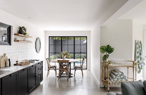 Berry House | Hazel House: Luxury, country style with pool in the heart of historical Berry.