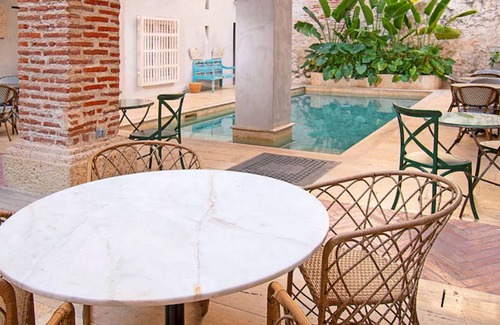 Centro Cabin | Hdl-pk Hotel Room in the Historic Center With Pool and Wifi