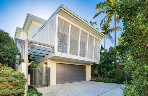 Moffat Beach House | Headlands Hideaway - Pet Friendly Home at Moffs