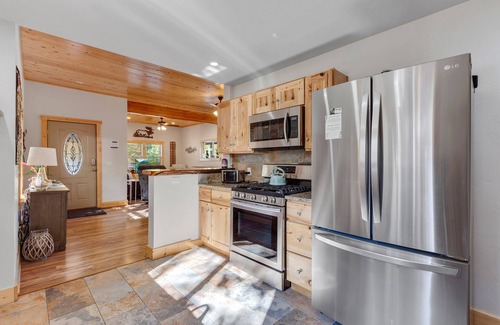 Kellogg House | Heart of all season activities Skiing, Biking, Swimming. 🚴🏼‍♀️🏊🚠⛷️🎣