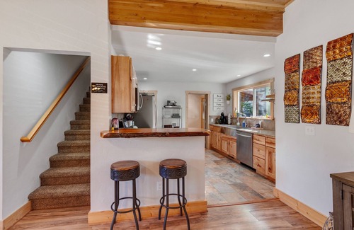 Kellogg House | Heart of all season activities Skiing, Biking, Swimming. 🚴🏼‍♀️🏊🚠⛷️🎣