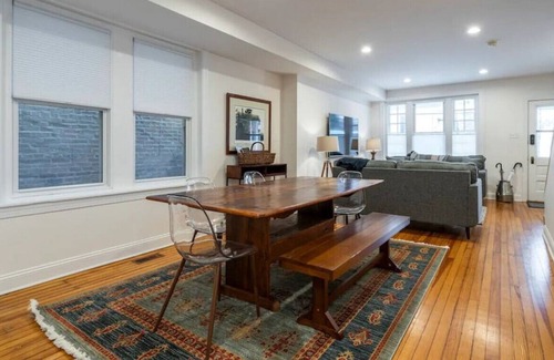 Ardmore House | Heart of Ardmore - Sleeps 7 - Long Stays Welcome!