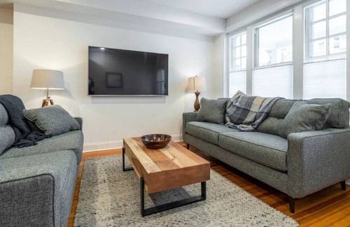 Ardmore House | Heart of Ardmore - Sleeps 7 - Long Stays Welcome!