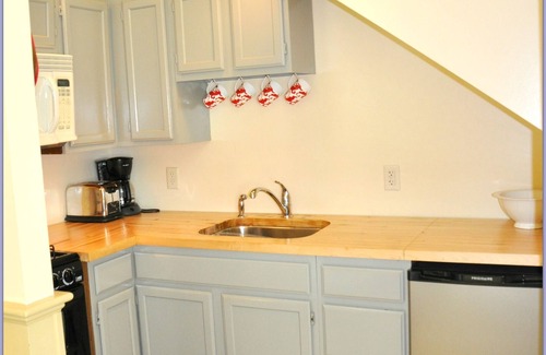 Ansonborough Cottage | Heart of Downtown, Quiet, Private Cottage