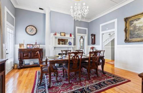 Anderson House | Heart of Downtown, Walk to Dining and Shops