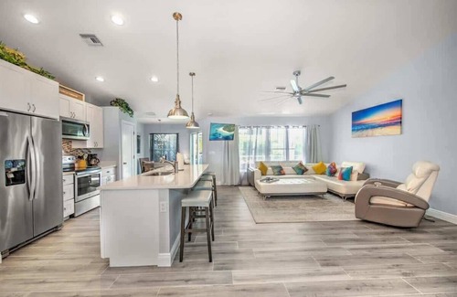 Marco Island House | Heart of Marco 3/2 Pool Home w/King Suite