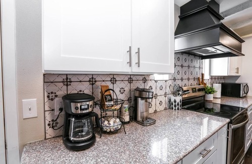 Lubbock House | ❤️Heart of Med District Remodeled 4/3 walk to Tech