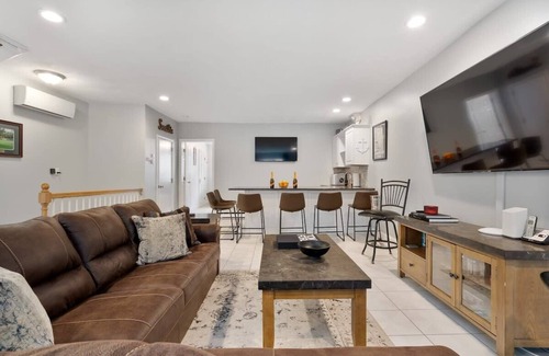 Telegraph Hill House | Heart of Southie - Hot Tub + Walk to Top Bars