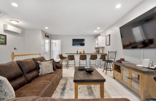 Telegraph Hill House | Heart of Southie - Hot Tub + Walk to Top Bars