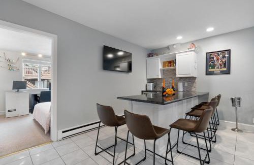 Telegraph Hill House | Heart of Southie - Hot Tub + Walk to Top Bars