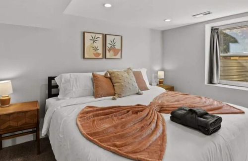 West Highland House | Heart of the Highlands - Walk to Highlands Square!