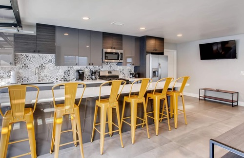 Old Town House | Heart & Soul of San Diego in Old Town. Private heated pool & Jacuzzi NEAR ALL.