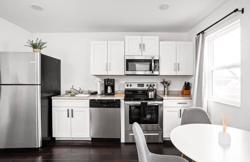 Fountain Square House | Heated Container Pool|Hot Tub|5 Ensuite Baths|Fire Pit