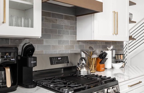 Fountain Square House | Heated Container Pool|Hot Tub|5 Ensuite Baths|Fire Pit