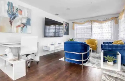 Miami Springs House | Heated Pool 3 Kg Bed/2 Ba Private Family Home