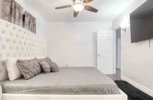 Miami Springs House | Heated Pool 3 Kg Bed/2 Ba Private Family Home