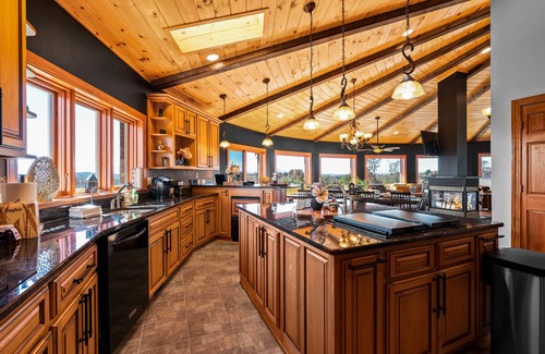 Sevierville Cabin | Heated pool, 360 view yurt near shopping!