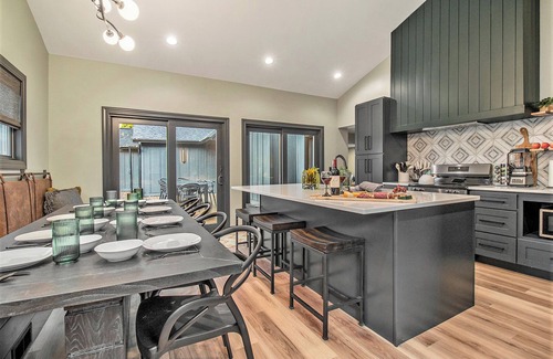 Mears House | Heated Pool. Luxe STR/game room/fire pit/privacy