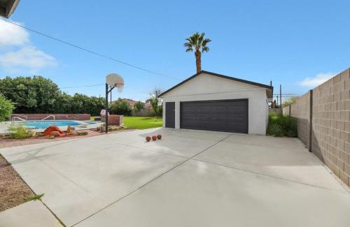 Las Vegas House | Heated Pool Modern Ranch Villa 10 Min to Strip