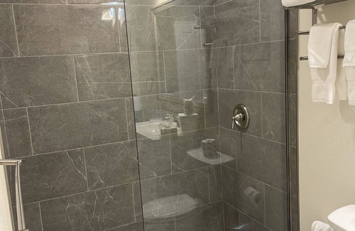 Whitfield Hotel | Heated Pool, Strong WI-FI, TV, Tiki Bar & Grill, Boat and Kayak Rentals