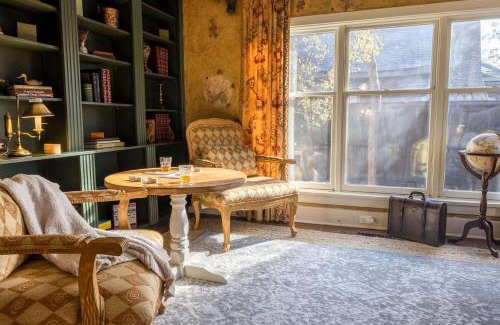 East Memphis House | Heated Poolhistoric Tudor Homecrestmere Estate