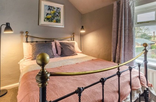 Westleton House | Heath View - Four Bedroom House, Sleeps 7