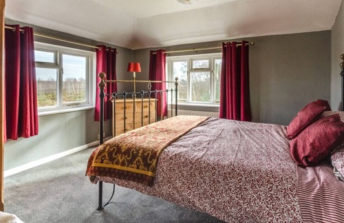 Westleton House | Heath View - Four Bedroom House, Sleeps 7