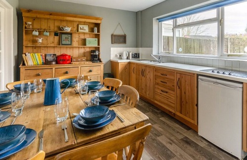 Westleton House | Heath View - Four Bedroom House, Sleeps 7