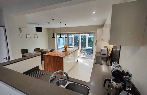 Chandler's Ford House | Heathlands 4bed House