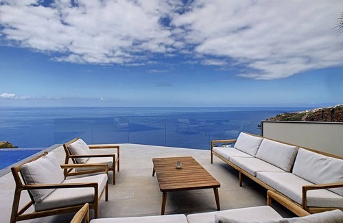 Tabua House | Heaven's Nest by LovelyStay