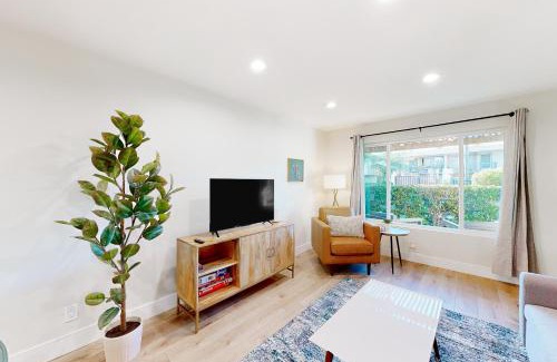 Fashion Square Apartment | Heavenly Oasis