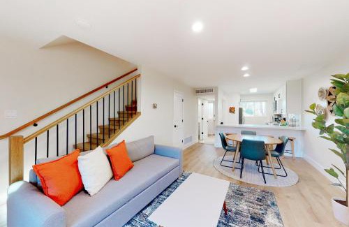 Fashion Square Apartment | Heavenly Oasis