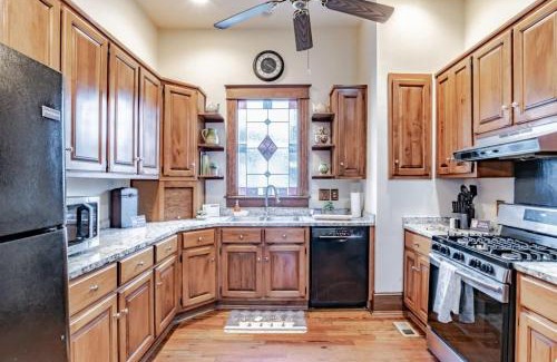 Hannon Park House | Heavenly on Hunter-Historic Grandeur-The Cannon