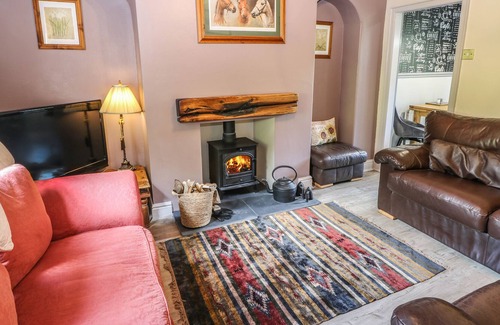 Oxenhope Cottage | HEIGHTS VIEW, pet friendly, character holiday cottage in Oxenhope