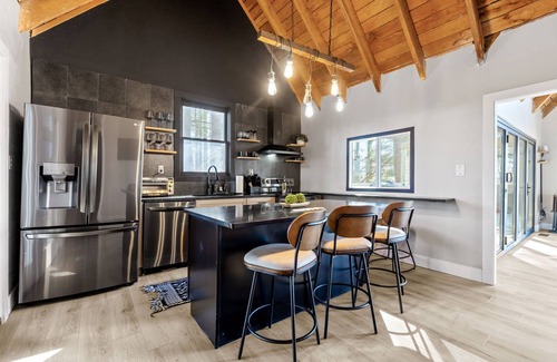 Logan Cabin | Helber Hills Hideaways + Private Trail I Hot Tubs