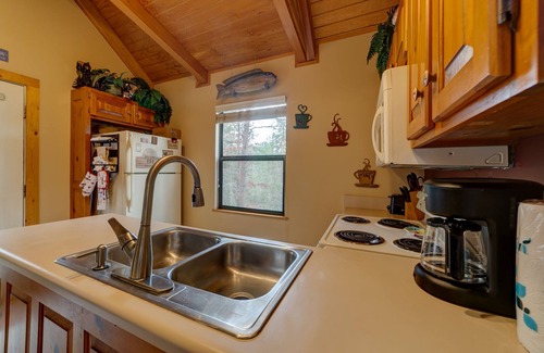 Helen House | Helen Hideaway - Cozy Getaway in Innsbruck Golf Community