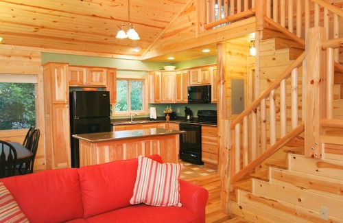 Helen Cabin | Helen Riverside Cabin-Chattahoochee River-Walk to Town