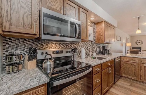 Table Rock Condo | Helen's Haven~Pet Friendly~Walk-In~Pools~Pointe Royale Resort