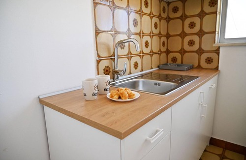 Paradisi Apartment | Helena Apartment with Sea View near Airport