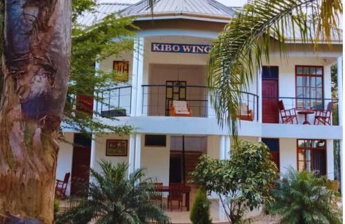 Moshi Bed & Breakfast | Hellens Riverside Villa Luxury Garden Room