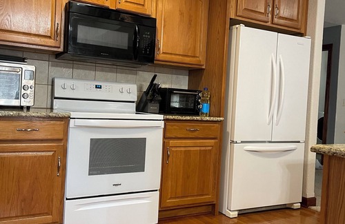 Urbandale House | Hello guests, welcome to our ranch house in a quiet neighborhood.