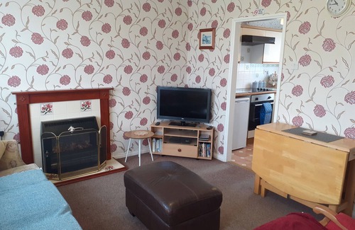 Great Yarmouth Ski Chalet | Hemsby Self Catering 2 Bedroom Chalet Sleeps 4 - No Pets