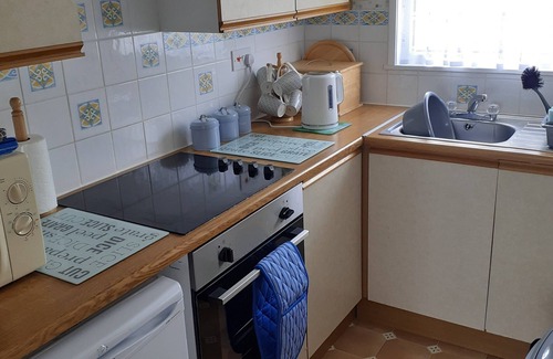 Great Yarmouth Ski Chalet | Hemsby Self Catering 2 Bedroom Chalet Sleeps 4 - No Pets