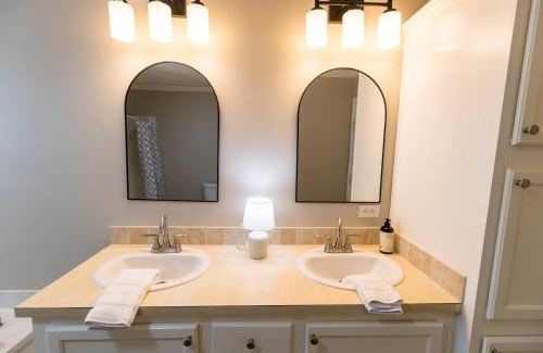 Lexington House | Hendrix Hideaway