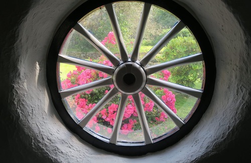 Corwen Cottage | Henfaes Isaf - Tranquil 16th Century Farmhouse near Snowdonia