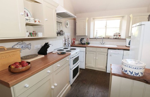 Gillamoor Cottage | HENHOUSE COTTAGE, pet friendly, with open fire in Gillamoor