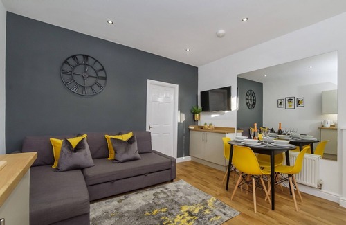 Acomb Cottage | Henry Court Apartment 2 - sleeps 4 guests in 1 bedroom