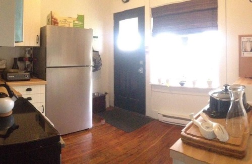Central Lonsdale Apartment | Heritage Apartment w City and Mountain Views