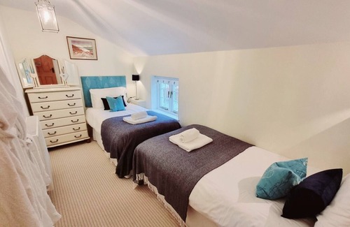 Pickering Cottage | Heritage Railway Cottage. Hot tub, Dog friendly, Fenced Garden, Great area.